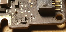 Macbook A1278 nie ładuje - jak sprawdzić ładowarkę i baterię?