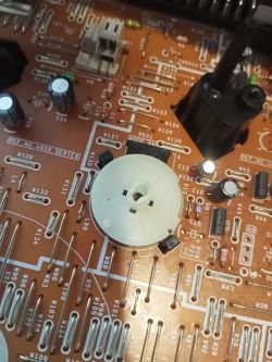 Panasonic NV FJ622 - Rolki wyciągające taśmę z kasety nie wracają i nie oddają 