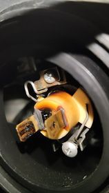 Honda Civic VII 1.4is - Problem z wyjęciem żarówki światła mijania