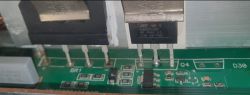 Zbliżenie na płytkę z tranzystorami IGBT GW60V60DF i otaczającymi komponentami