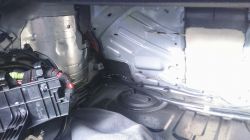 VW Phaeton - Topi sie kabel zasilający i bezpiecznik 300A.