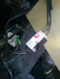 Mitsubishi Galant 2.0 95r. - Zwarcie przy rozruchu, czarny przewód z niebieskim paskiem