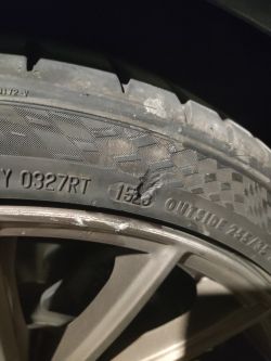 Zahaczenie opony o krawężnik - czy wymaga wymiany? Audi S4 B8, opony 19 cali