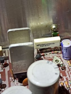 Jamato SA7030 wzmacniacz - jaki to kondensator/rezystor?