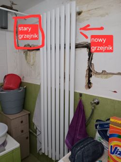 Nowo zamontowany grzejnik rurowy w łazience z problemem ogrzewania.