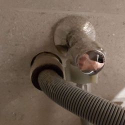 Beko WKB 51022 - Jak prawidłowo podłączyć syfon do pralki o średnicy 32 mm?