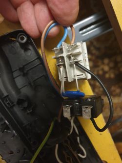 Opening ACAR Electrical Strip Non-Invasively: Guide for Unscrewing & Snap-On Plastic Pieces