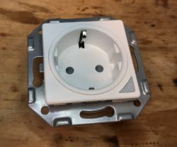 AVATTO N-WOT10-EU-W Smart Socket with WiFi White AVATTO N-WOT10-EU-W socket with WiFi control on a wooden surface.