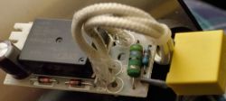 The image shows an internal component of a Hoffek AK3502 electric kettle, displaying burned tracks on the circuit board.