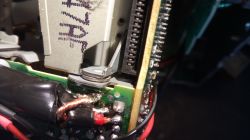 HU-605 Volvo: Jak wyprowadzić kabel AUX bez wymiany radia?