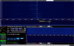 Oprogramowanie HDSDR pokazujące sygnał radiowy na częstotliwości 1030 MHz.