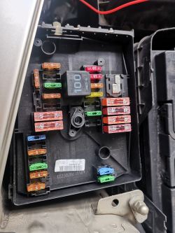 Skoda Octavia 2 rozładowuje akumulator