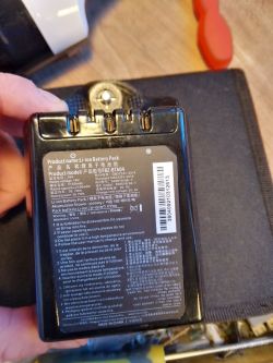 Zbliżenie na akumulator litowo-jonowy Hizero F8Z-BTA04 18V 2150mAh.