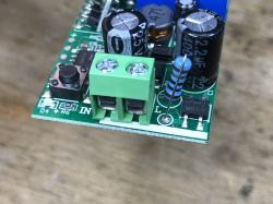 Zestaw RF pilot "włącznik" na baterie i przekaźnik do schowania w puszce (niby WiFi?)