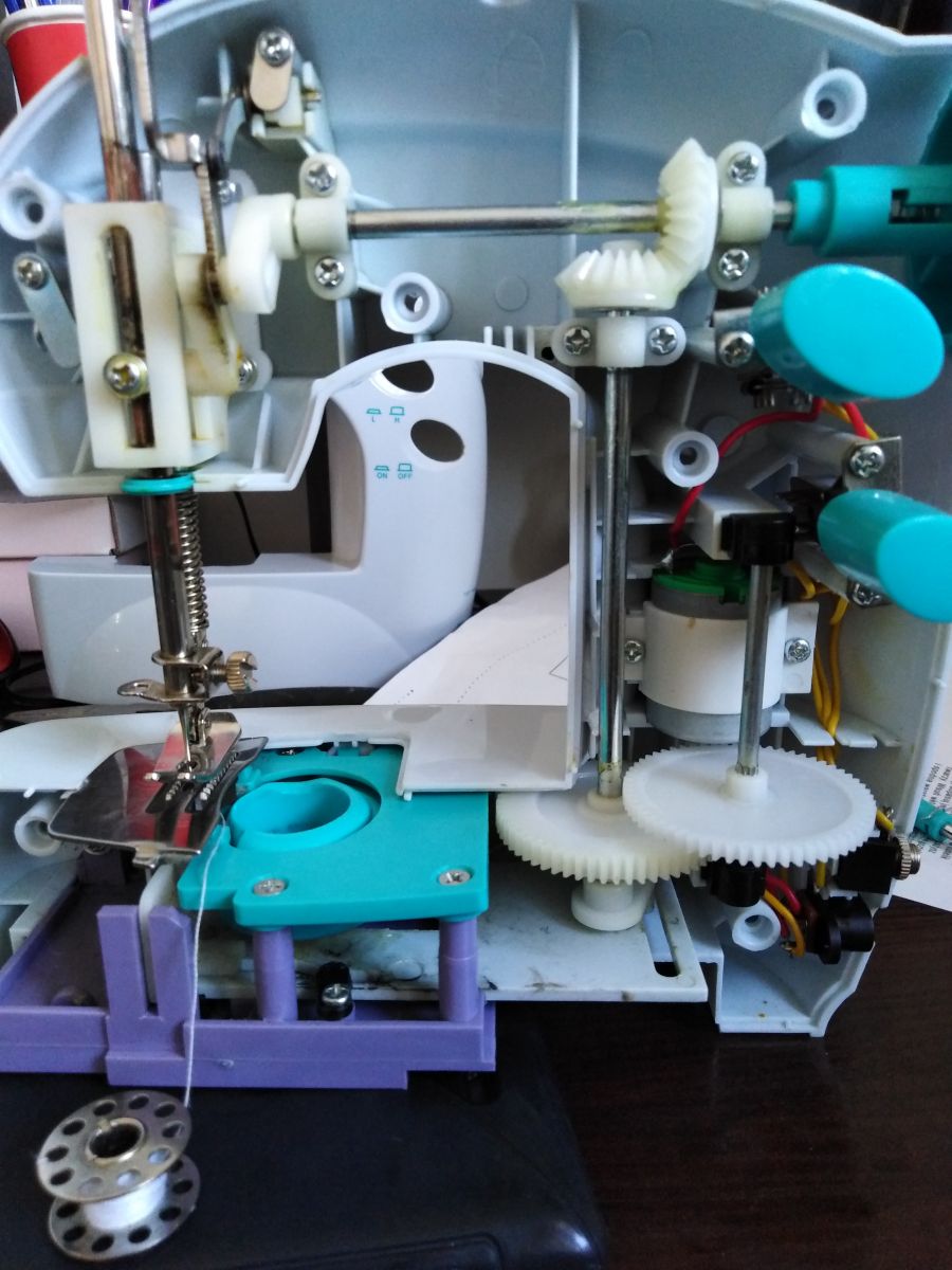 [Rozwiązano] Easy Stitch/v1981 - Maszyna nie łapie dolnej nitki