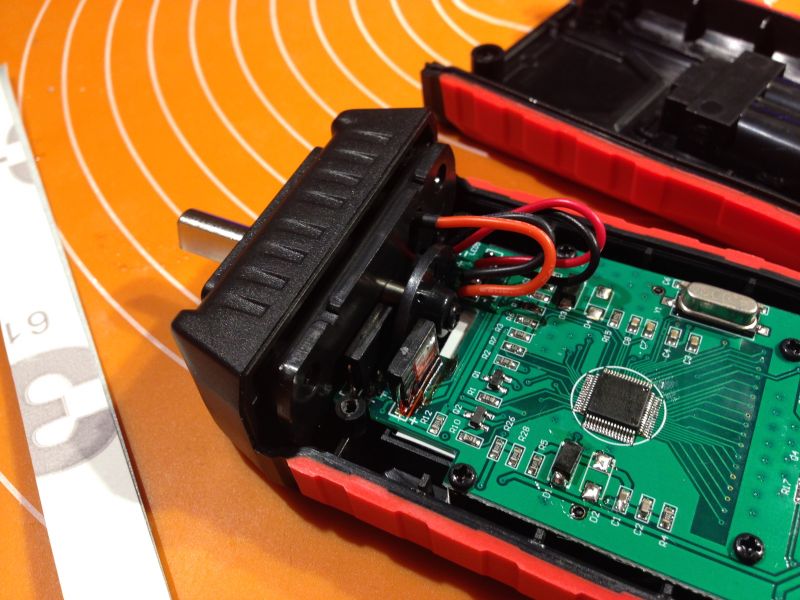 Tachometr TA 500C - pomiar prędkości obrotowej części ruchomych. Opis możliwości i obsługi.