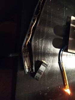 Jak usunąć wzbudzanie się przedwzmacniacza RIAA? Szum 50Hz na wyjściu