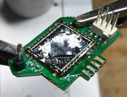 Yeelight GU10 Smart Bulb W1 350lm YLDP004-A - wnętrze, moduł WiFi