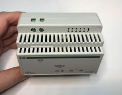 F&amp;Home building automation controller, model mh-SUSO, for DIN rail, held in a left hand.