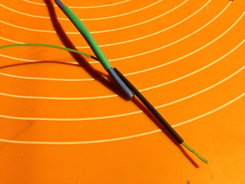 Izolacja - ważny element nawet w konstrukcjach DiY. Zestaw podręczny w pudełku.