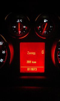 Opel Astra J 2011 - Jak dodać komputer pokładowy do wyświetlacza?