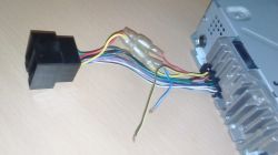 Jak podłączyć kable niebiesko-biały i żółto-czarny w radiu Pioneer 1400ubb?