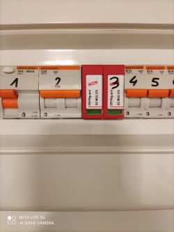 Bezpieczniki dla indukcji i piekarnika: dobór, układ i podłączenie przy 230V