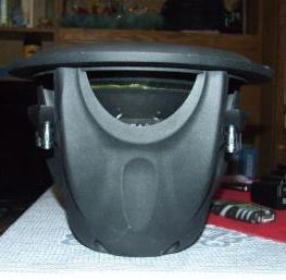 Głośnik z napisem SHARK- określenie parametrów.