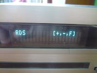 Przedwzmacniacz sterowany cyfrowo z tunerem FM z RDS