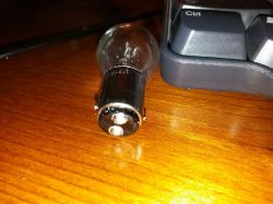 Peugeot 301 - Migające światła STOP, wymiana włącznika i żarówek P25Stop, ciągle świeci prawy STOP