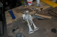 Dlaczego klakson Sanor z Forda Taunus nie działa po podłączeniu do 12V?