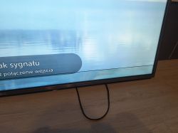 Telewizor LG z czarną poziomą kreską na ekranie