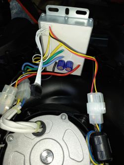 Podłączanie kosiarki akumulatorowej Yard Force z baterią 40V 2.5Ah - 5 pinów vs 4 piny