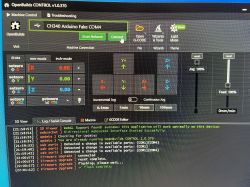 Zrzut ekranu oprogramowania OpenBuilds CONTROL pokazujący panel sterowania maszyną z podłączonym Arduino.