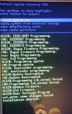 Ekran telewizora w trybie recovery z komunikatami o nieudanej próbie instalacji oprogramowania.