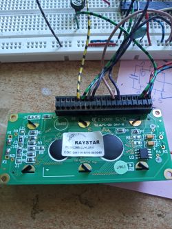 [Atmega328p] [C] lcd[RC1602B5-LLH-JWV]wyświetla tylko kwadraty pomocy potrzebuje.