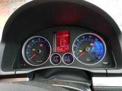 Golf MK5 2007 - Czy kontrolka trakcji powinna się zapalać?