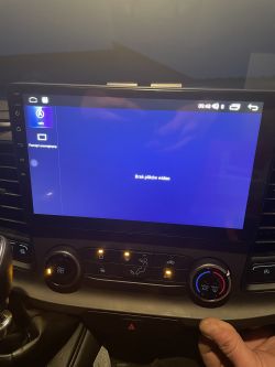 Radio Android z nieaktywnym ekranem dotykowym w Fordzie Transit Custom 2023