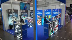Stoisko firmy SAS z narzędziami i akcesoriami kablowymi na targach ENERGETAB 2025