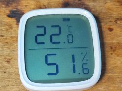 Sonoff SNZB-02D: Temperature and Humidity Sensor Sonoff SNZB-02D temperature and humidity sensor with display.