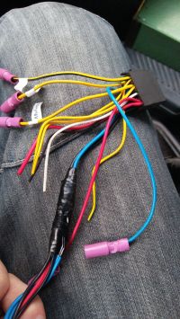 Nokia CK-200 - brak zasilania radia po podłączeniu zestawu, luźne kable