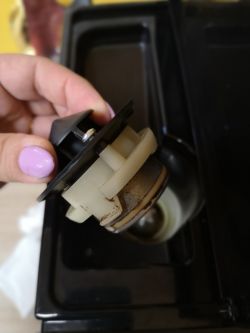 DeLonghi Magnifica ESAM3000.B - młynek w dwóch częściach i słaba kawa DeLonghi Magnifica ESAM3000.B - młynek w dwóch częściach i słaba kawa