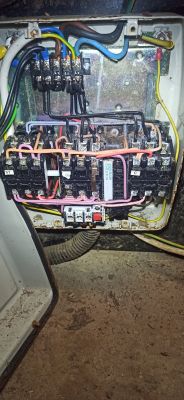 Automat gwiazda-trójkąt 11kW nie działa: porady do samodzielnej diagnostyki multimetrem