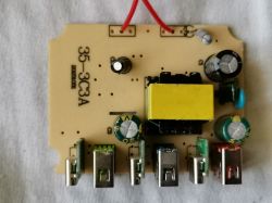 Płytka drukowana z elementami elektronicznymi, z oznaczeniem 35-3C3A.