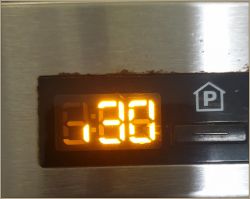 Electrolux ESF8585ROX: Błąd i piszczenie po cyklu mycia, pompa włącza się po restarcie