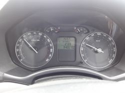 Ila palą sportowe samochody - przy jezdzie miejskiej i innej