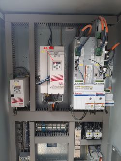 KEB Combivert F5 - co oznacza błąd PhA=4 i jak go naprawić?