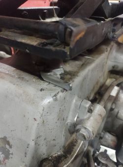 Massey Ferguson 130 - Pulsacyjne podnoszenie ramion i zapowietrzony rozdzielacz po naprawie