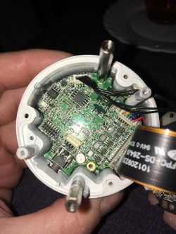 Jak podłączyć kabelki w kamerze Hikvision - kolejność kolorów?