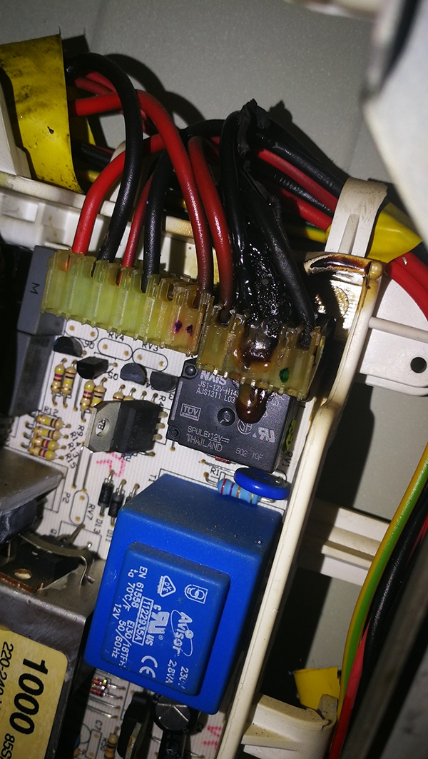 Ardo FLS 100E - Spalony wtyk od modułu sterującego MINISEL 546085500-01